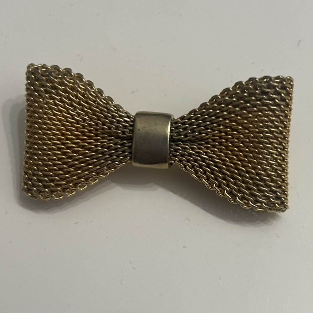 SALE 3️⃣for 1️⃣
Vintage Bow Tie brooch pin in Gold Tone Mesh